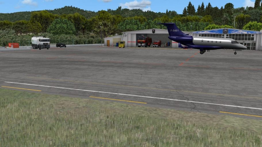 Legacy450 sur le tarmac de La Môle Saint-Tropez LFTZ FSX-Prepar3D