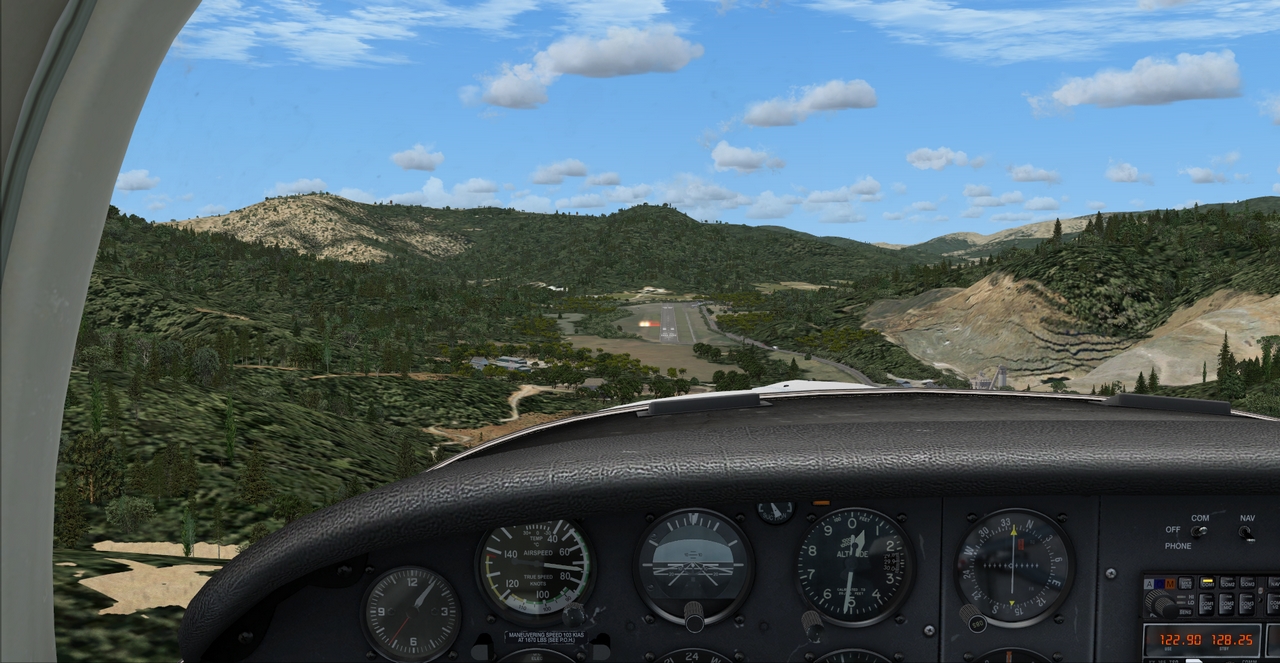 finale piste 24 sur l'aéroport de La môle Saint-Tropez LFTZ sous FSX-Prepar3D