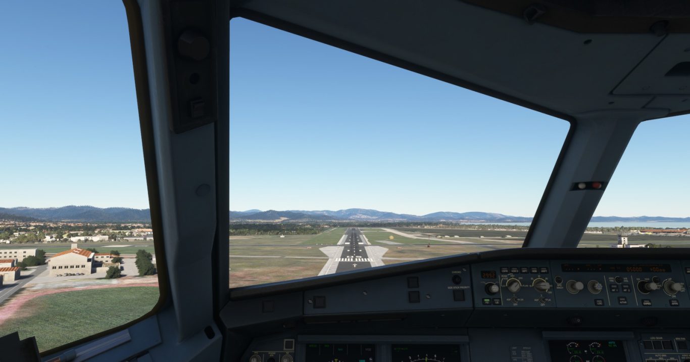 Final sur l'aéroport Toulon-Hyères LFTH pour Microsoft Flight Simulator MSFS